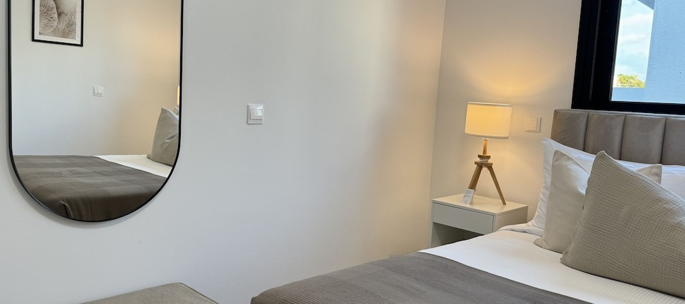 Phaedrus Living White Hills Suites City View, Агиа-Варвара — фото 1
