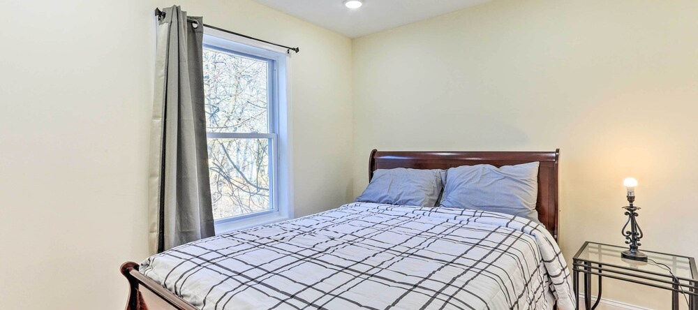 Bright Irvington Home ~ 2 Mi to Prudential Center!, Irvington — photo 1