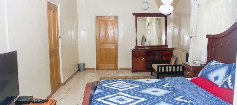 Captivating 16-bed House in Liwonde, Liwonde — photo 1