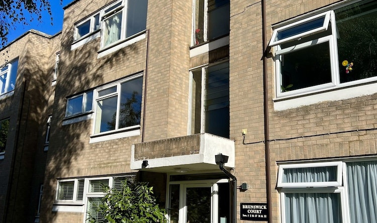 Bookeduk - Lovely 2Br Flat In Hoddesdon, Ходдесдон — фото 1