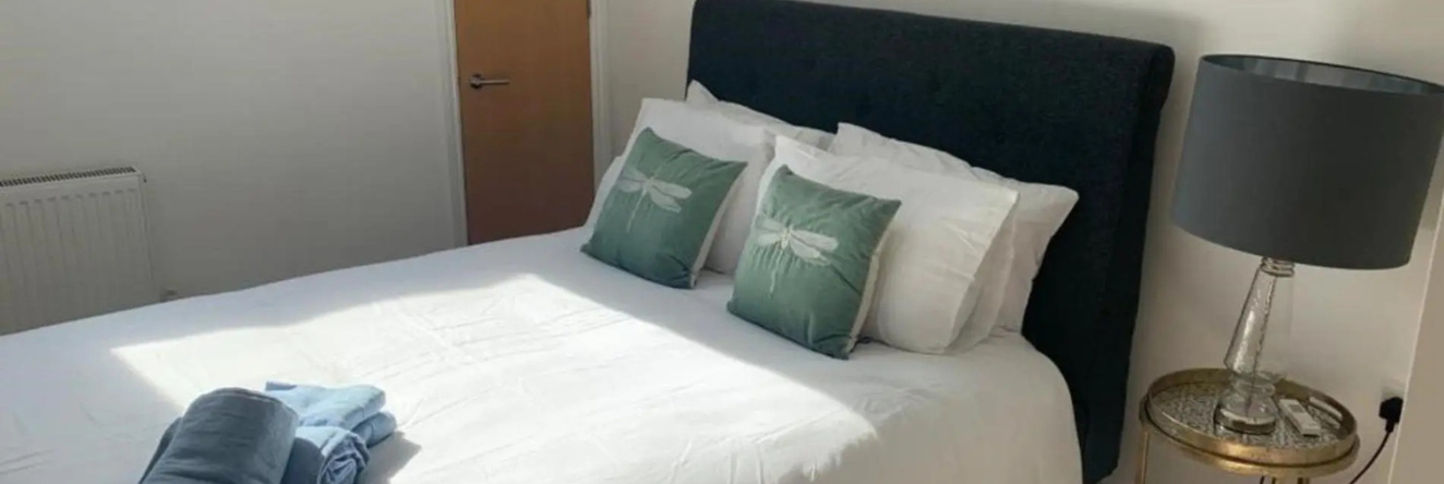 Addlestone - Large Stunning 2 Bed Room Apartment, Эддлстоун — фото 1