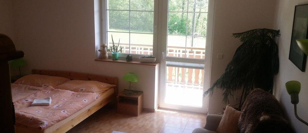 Chalupa u pramene, Kraliky — photo 1