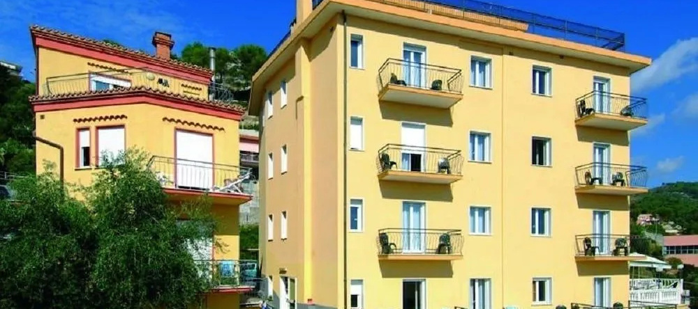 Hotel Tritone, Лаигуэлья — фото 1
