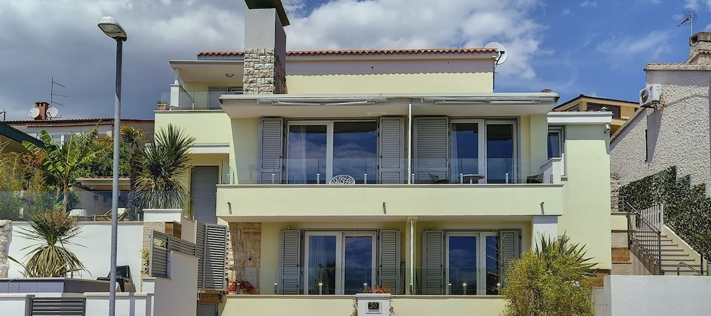Villa In Pula With Private Swimming Pool, Песчана Увала — фото 1