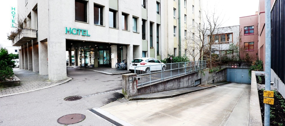Hotel Thurgauerhof Self-Check-in, 魏恩费尔登 — 照片 1