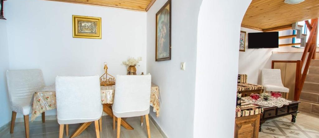 Maria House, Menetes — photo 1