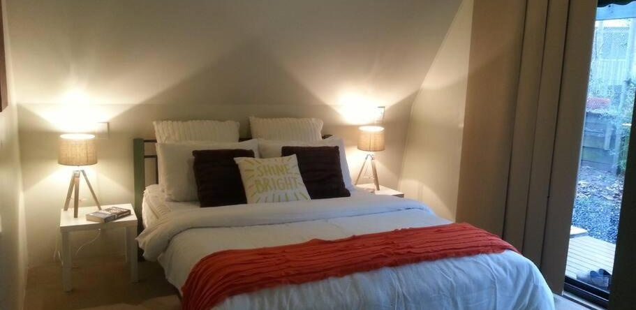 Deedy's Nest -Couple's Retreat at Mystery Bay, Mystery Bay — photo 1