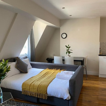 Luxurious Modern One Bedroom Apartment, Redhill — photo 3