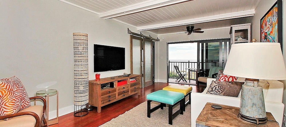 Land's End 405 Building 7 Amazing Beach Views / Fully Updated, Треже-Айленд — фото 1