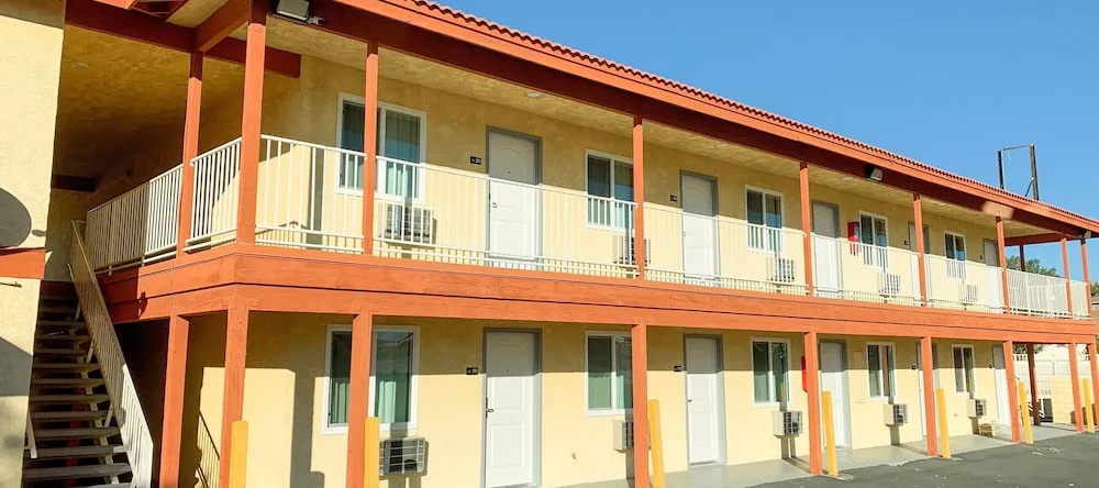 Mojave Village Inn, Victorville — photo 1