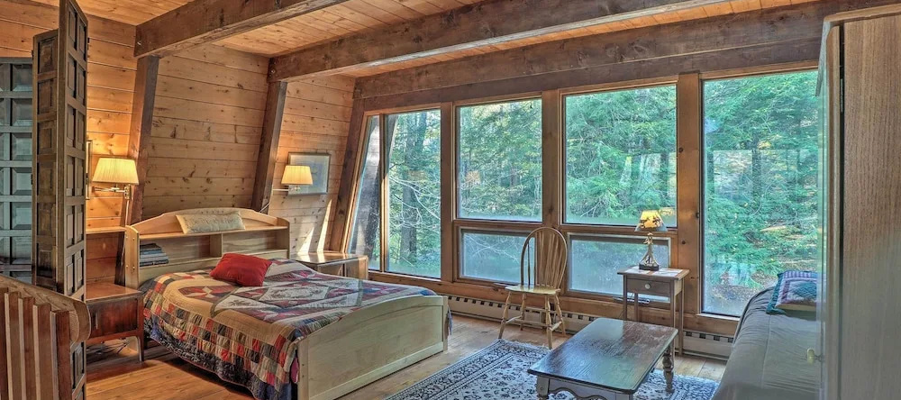 Lakefront Berkshires Retreat w/ Deck, Dock & Boat!, 大巴灵顿 — 照片 1