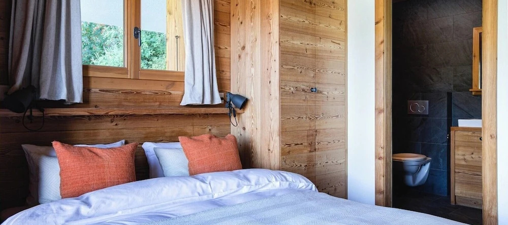 Authentic Swiss Spa Chalet Hot Tub & Sauna, Ла-Тзума — фото 1