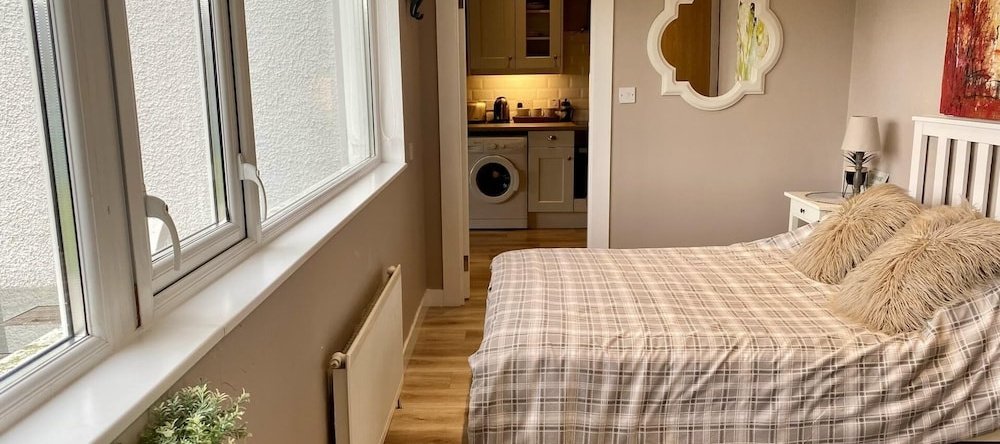 1 Bed Flat - Sleeps 5 - Parking - Garden - Pets, Ларн — фото 1