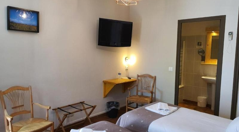 Logis Hotel L'Escarbille, 杜埃昂安茹 — 照片 1