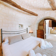 Trulli and pool Malvischi, 阿尔贝罗贝洛 — 照片 5