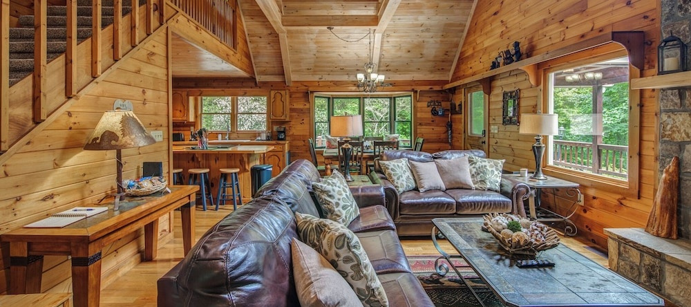 Bear Track Falls Retreat Mtn. Getaway!, 蓝岭 — 照片 1