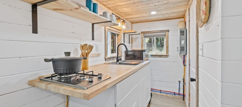 Tiny House! Quiet, Pine Trees, Private, Close to Grand Canyon, Sedona, Oak Creek Just off I17 by Redawning, Mountainaire — photo 1