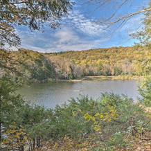 Lakefront Berkshires Retreat w/ Deck, Dock & Boat!, 大巴灵顿 — 照片 2