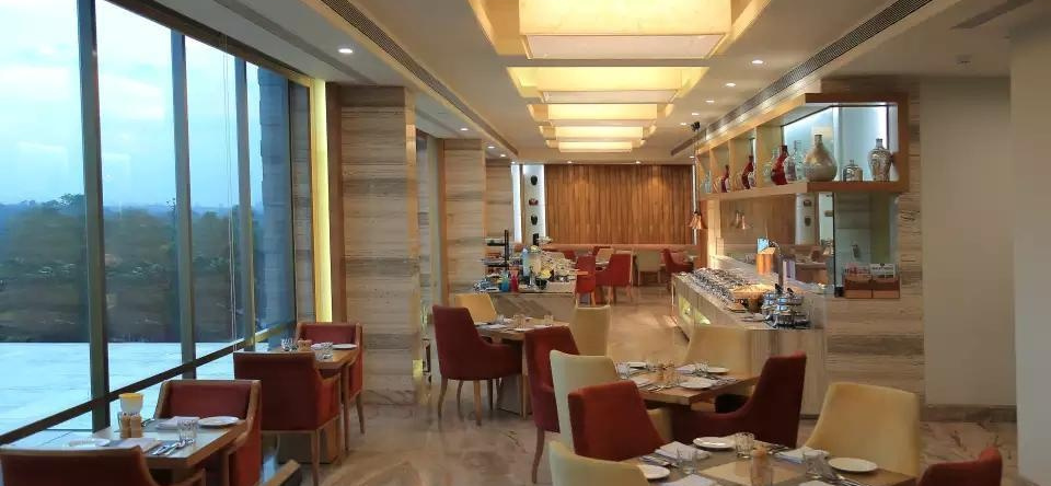 EFCEE Sarovar Portico- Bhavnagar, 巴夫纳加尔 — 照片 1