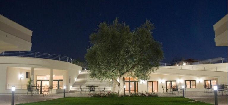 Buongusto Hotel & Restaurant, Суперсано — фото 1