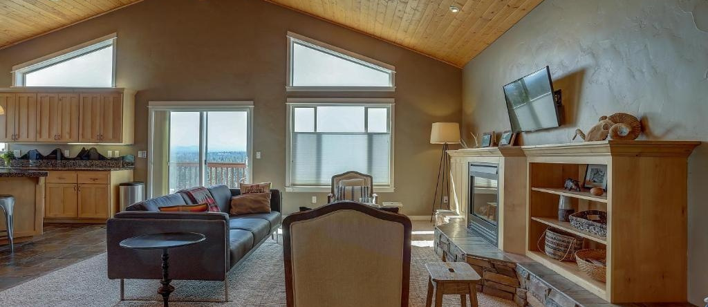 Golden Butte 4 Bedroom Home by RedAwning, Bend — photo 1