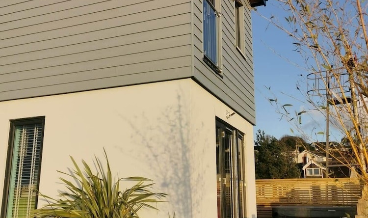 Beach House with Hot tub and Sauna, Ferryside — photo 1