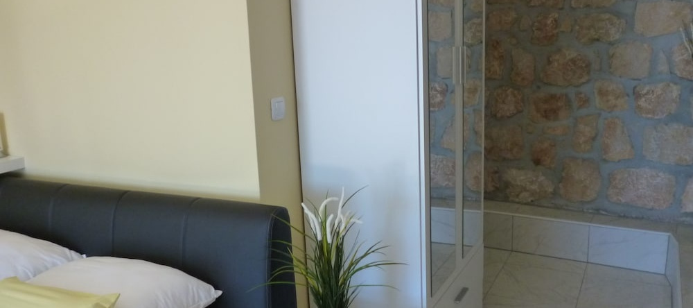 Apartments Niko-by the Beach, Tribanj — photo 1