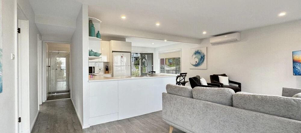 Oceanfront 4-bed Haven With BBQ & Alfresco Dining, Malua Bay — photo 1