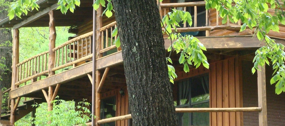 Lake Shore Cabins on Beaver Lake, 尤里卡斯普林斯 — 照片 1