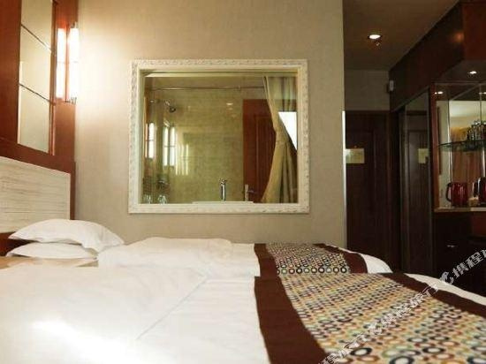 Jiangsu Hotel, Yining — photo 1