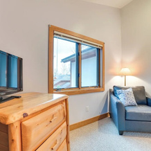 Slopeside Boyne Mtn Resort Condo w/ Deck!, 博因福尔斯 — 照片 4
