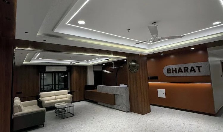 Bharat Inn Hotel And Restaurant, Нахатрана — фото 1