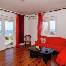 Spacious Apartment With Terrace In Banj, Бань — фото 3