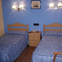 Hostal Rugaca, Huesca — photo 4