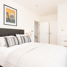 New High Spec 2bed Townhouse in Bath N.4, 温斯利 — 照片 5