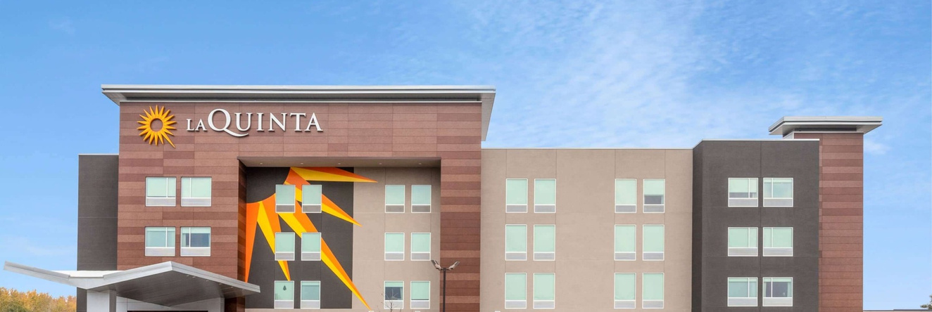 La Quinta Inn & Suites By Wyndham Shorewood, Шорвуд — фото 1