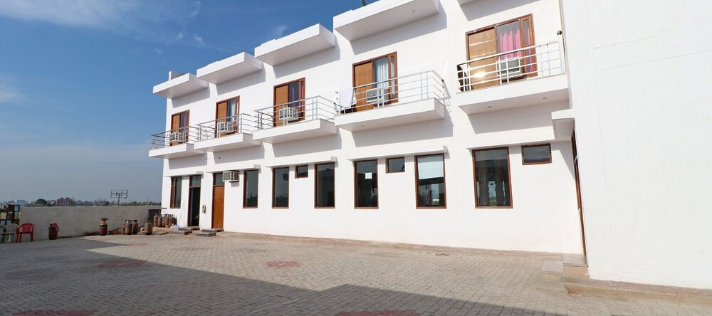 OYO 12065 Hotel Raj Palace, 甲西 — 照片 1