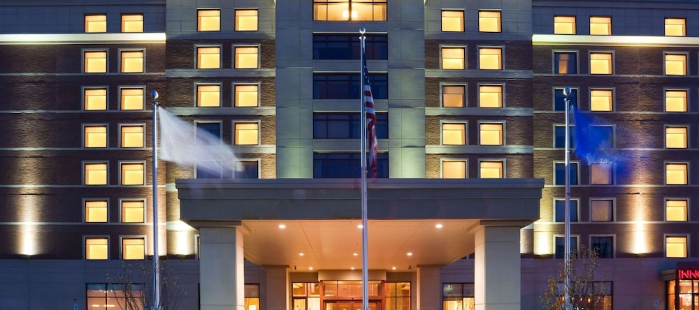 Crowne Plaza Milwaukee West, Уоууотоса — фото 1
