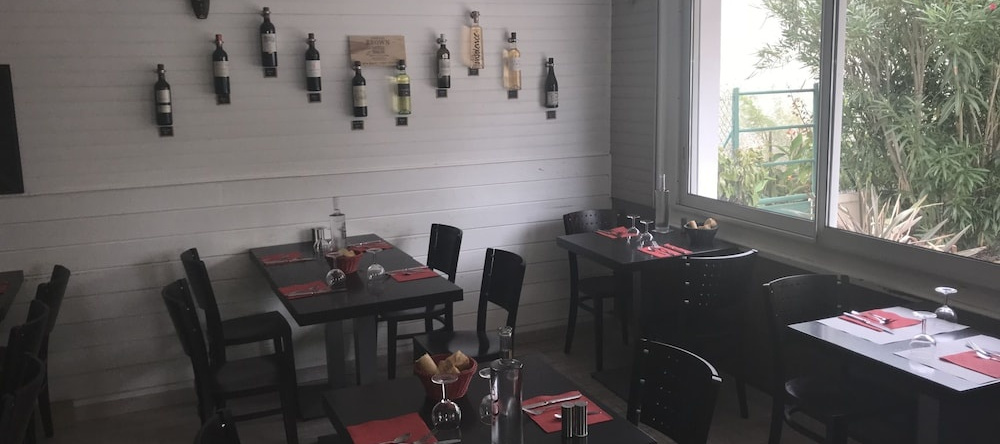 The Central Café, 勒泰什 — 照片 1