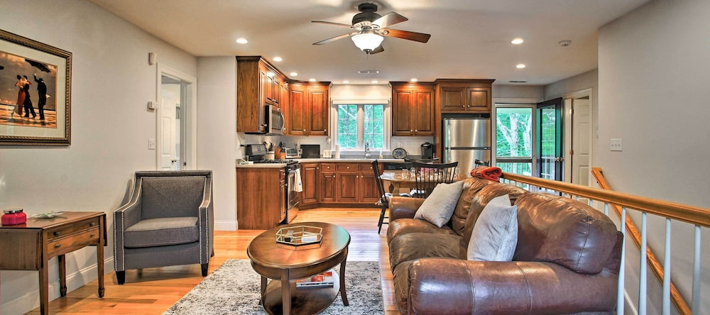 Cape Cod Home W/ Deck ~ 3 Mi To Beaches, Бурн — фото 1