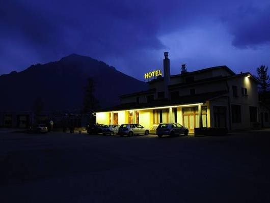 Hotel Dante, 蓬泰内莱阿尔卑 — 照片 1