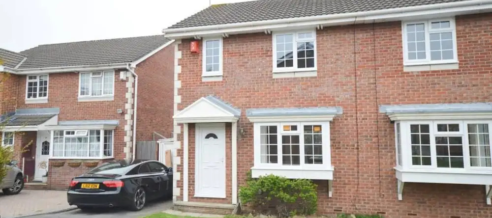 Fantastic 3-Bedroom House In Bradley Stoke, Брэдли Сток — фото 1