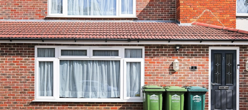 Heathrow Living St Annes Svcs Hse 5 Bdrm, Стэйнс — фото 1