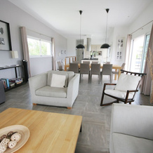 Beautiful Modern Villa With Pool, Jacuzzi and a Luxury Kitchen Island, 普卢格雷斯康 — 照片 4