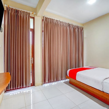 OYO 3710 Izzi Hotel, Paciran — photo 5