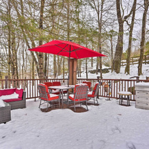 1 Mi to Lake Wallenpaupack: Spacious Poconos Villa, Hawley — photo 2