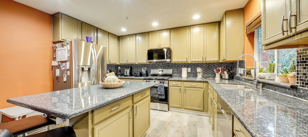 Pet-Friendly Seatac Retreat 6 Mi To Puget Sound!, Ситак — фото 1