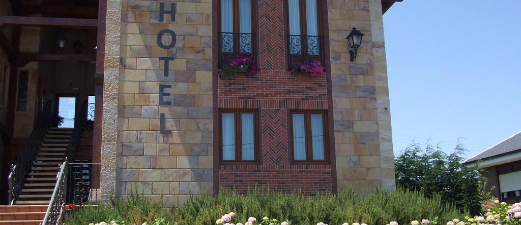 Hotel y Apartamentos Sur de la Bahía, Marina de Cudeyo — photo 1