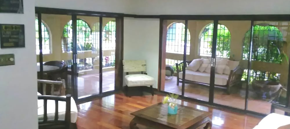 Melwood Chalet LuXury, 金斯顿 — 照片 1