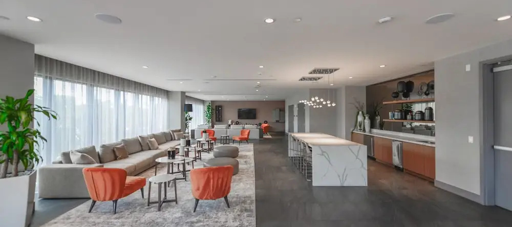 Cozy Apt From Downtown Doral Park, Дорал — фото 1